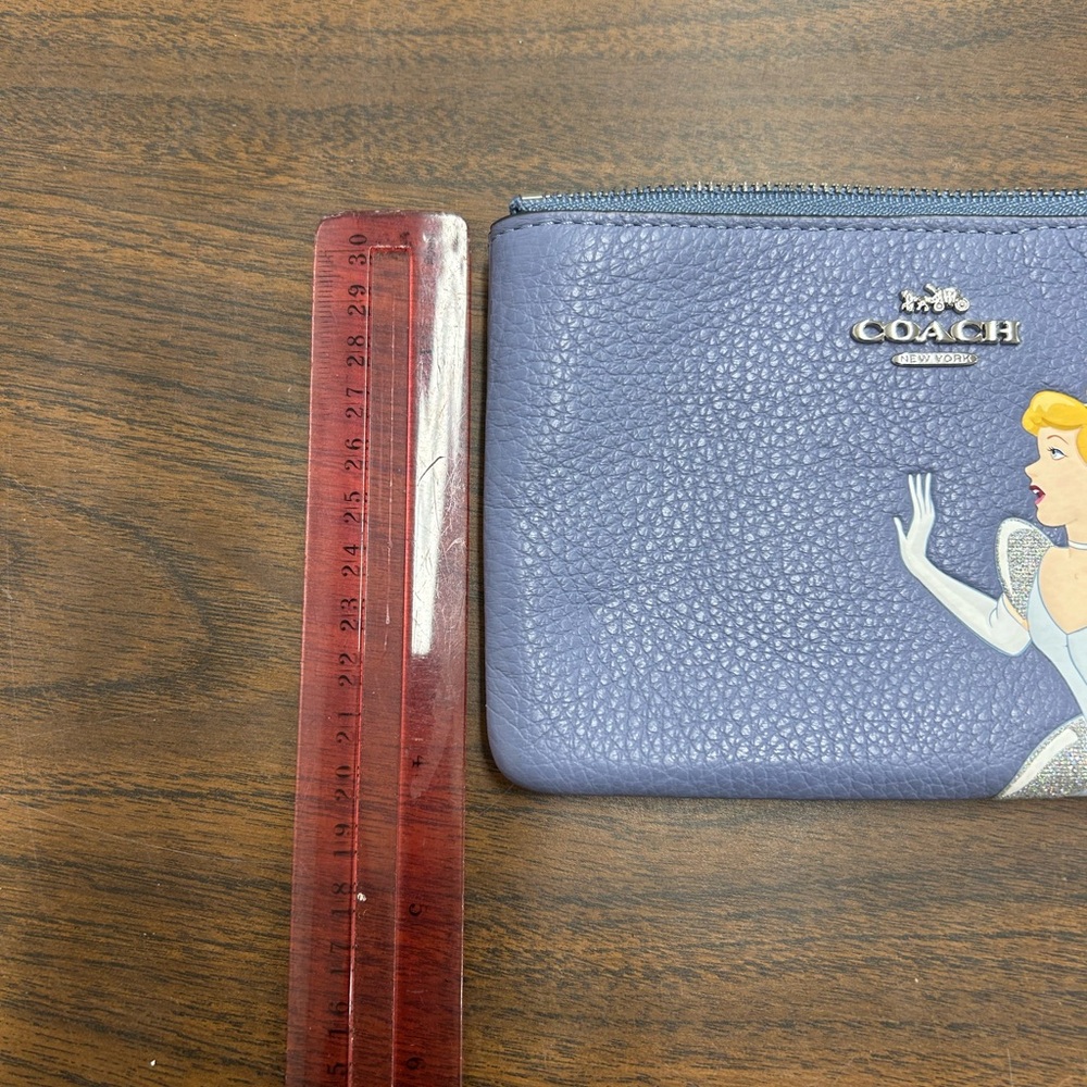 New Disney x Coach Princess Cinderella Corner Zip Wristlet in Periwinkle - Picture 4 of 7